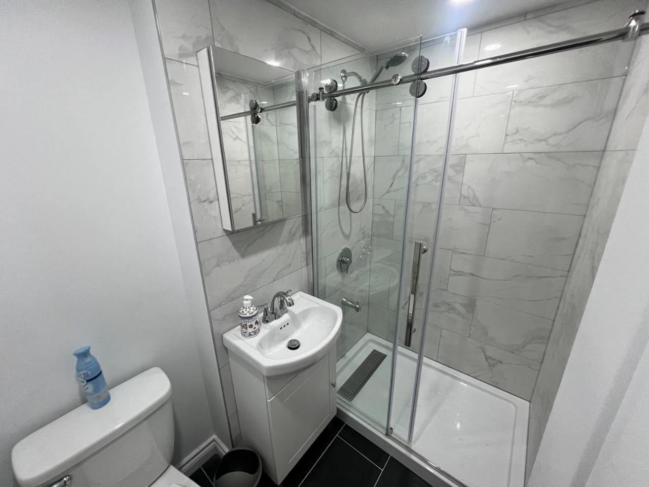 #1 Convvy-Nient Residence! تورونتو المظهر الخارجي الصورة